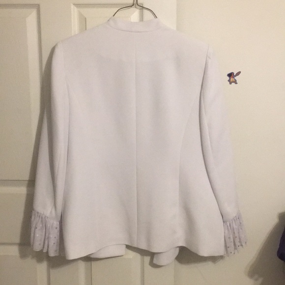 Three piece suit - Picture 5 of 8